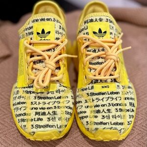 Adidas NMD R1 V2 “All over print” kids size 4.